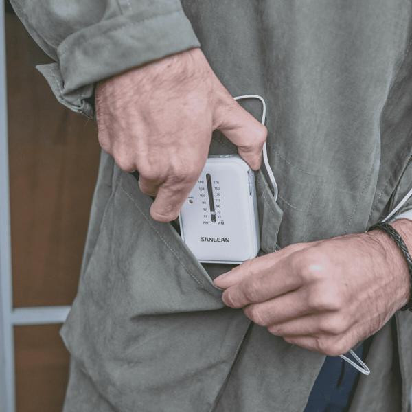 Rádio Portátil Sangean Branco AM/FM